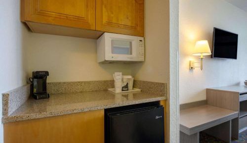 Standard Double Room with Two Double Beds with Street View - Non-Smoking
