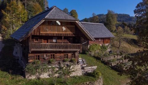 Apartment with Mountain View