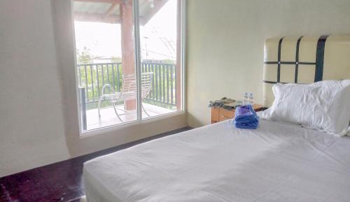 Standard Double Room with Shared Bathroom