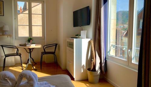 Deluxe Studio