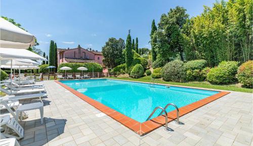 Ten-Bedroom Holiday Home