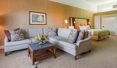 Premium Club Floor  Room with One King Bed