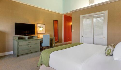 Club Floor Room - One King Bed