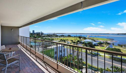 One Bedroom Broadwater View Apartment