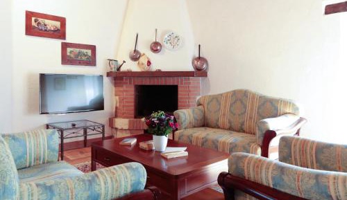 Deluxe Three-Bedroom Apartment