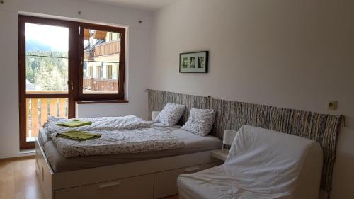 Apartment with Mountain View