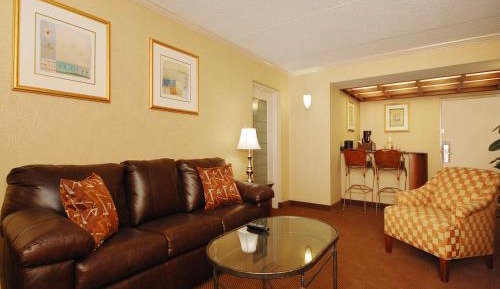 Suite with Pool View