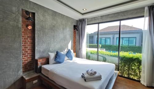 King Room with Pool View