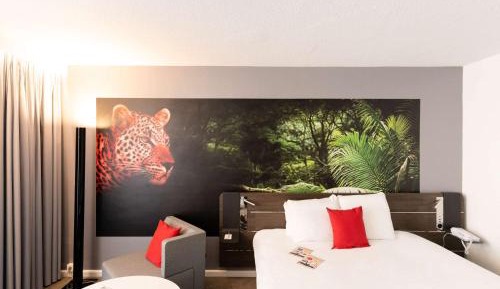 Suite with 1 Queen-Size Bed and Sofa Bed