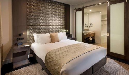 Junior King Suite with Lounge Access