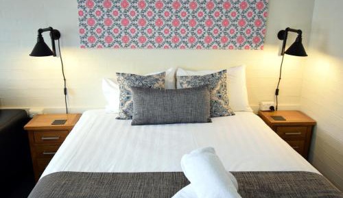 Deluxe Queen Room - Downstairs
