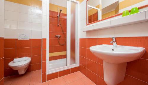 Twin Room with Bathroom