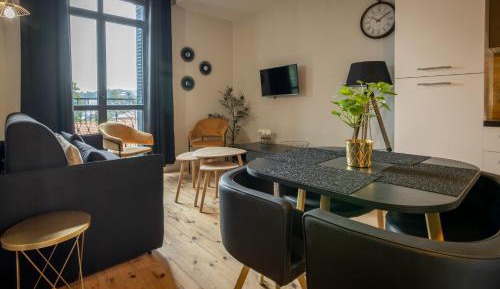 One-Bedroom Apartment with View