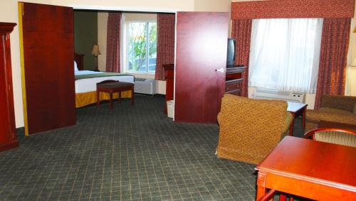 King Suite with Spa Bath - Non-Smoking
