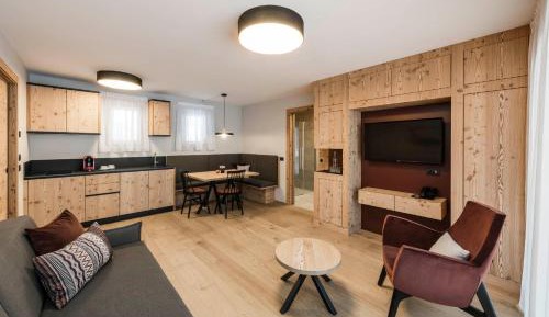 Apartment with Mountain View