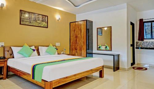Deluxe Room with Bathtub