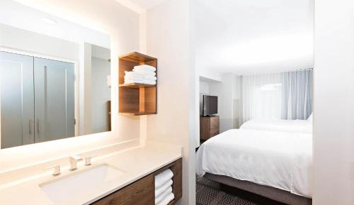 Queen Suite - Hearing Accessible