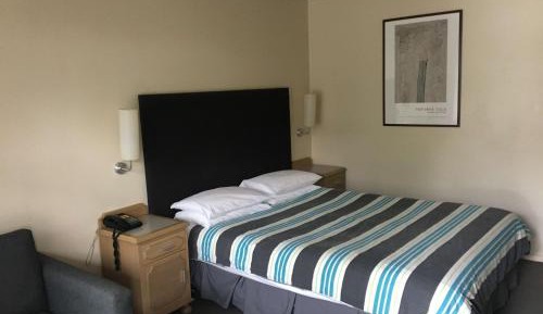 Queen Room with Spa Bath