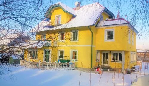 One-Bedroom Apartment with Balcony