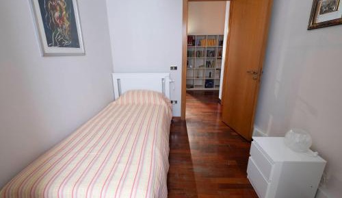 Standard Single Room with Shared Bathroom