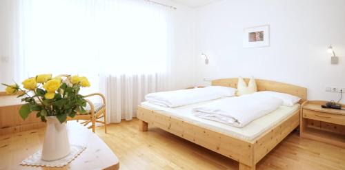 One-Bedroom Apartment with Balcony (2 Adults)