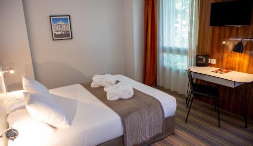 One-Bedroom Apartment and Lounge Area with Sofa Bed