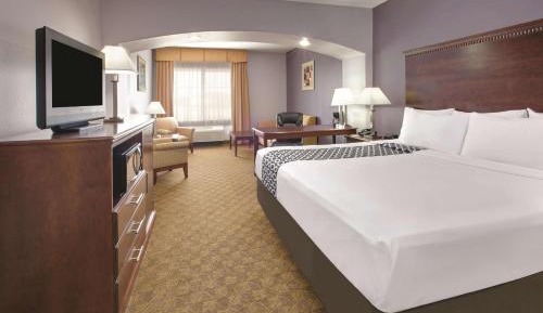 King Room with Roll-In Shower - Mobility/Hearing Accessible - Non-Smoking