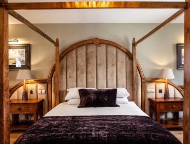 Deluxe Queen Room - Holly