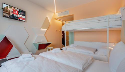 Bed in 4-Bed Mixed Dormitory Room (Adults Only)