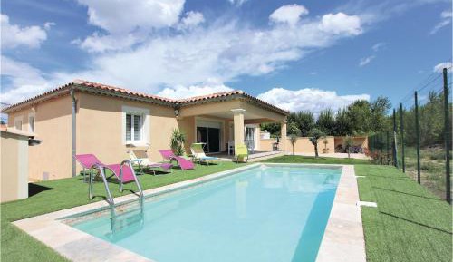 Three-Bedroom Holiday Home 
