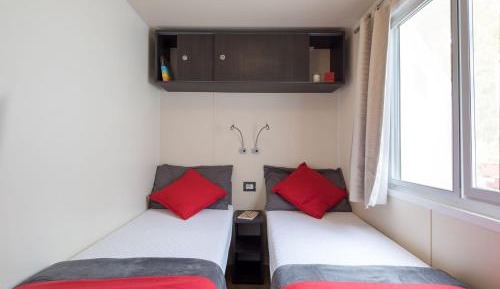 Mobile Home (4 Adults)
