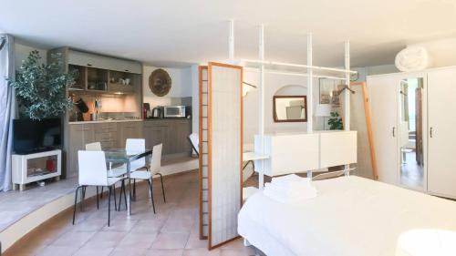 Studio Apartment