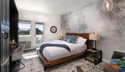 King Room with Balcony