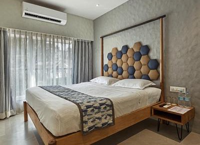 Standard Room with Queen Bed