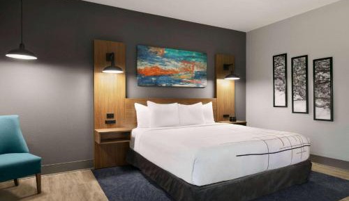 1 King Bed, Mobility/Hearing Accessible Suite, Roll-in Shower, Non-Smoking