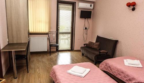 Basic Triple Room with Shared Bathroom