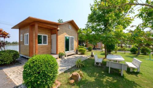 Cottage with Garden View