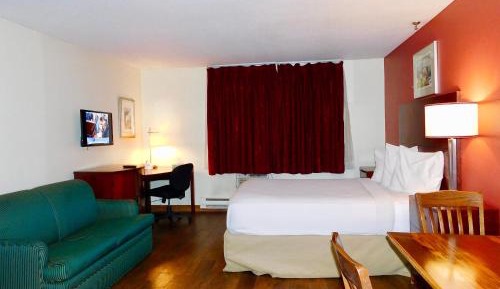Deluxe One-Bedroom Queen Suite with Two Queen Beds with Kitchen