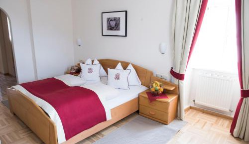 Double or Twin Room with Mountain View