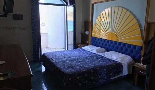 Double or Twin Room with Sea View