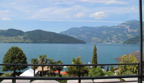Deluxe Family Room with Lake View