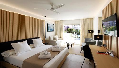 Junior Suite with Balcony (2 Adults)