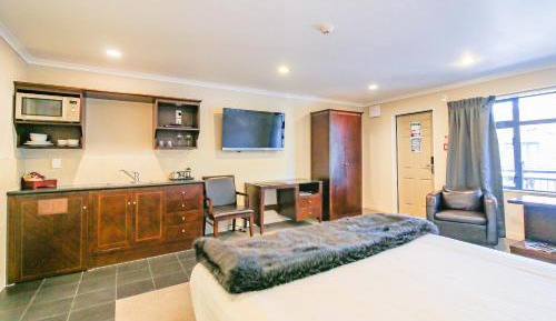 Deluxe Studio