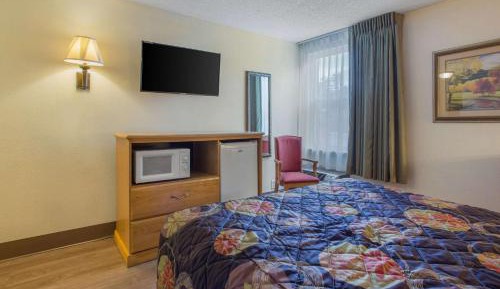 Queen Room - Accessible/Nonsmoking
