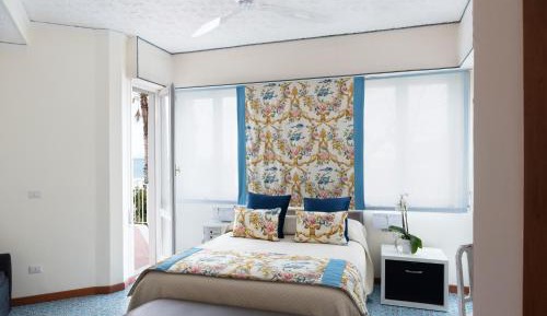 Standard Triple Room with Sea View