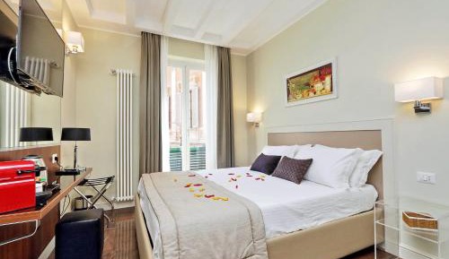 Deluxe Queen Room