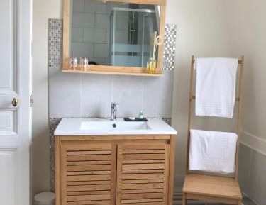 Deluxe Room (2 Adults + 1 Child)