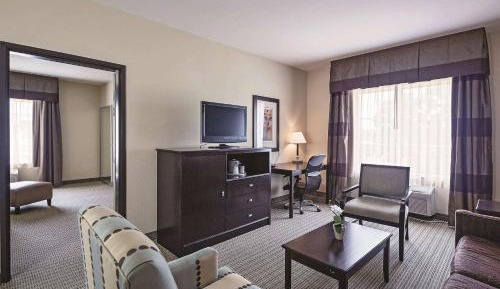 Deluxe Family Suite - Mobility Access/Non-Smoking