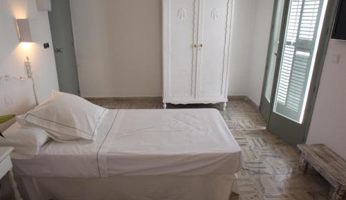 Superior Double Room with Shared Bathroom with Balcony 