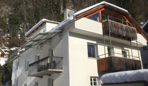 Apartment with Mountain View